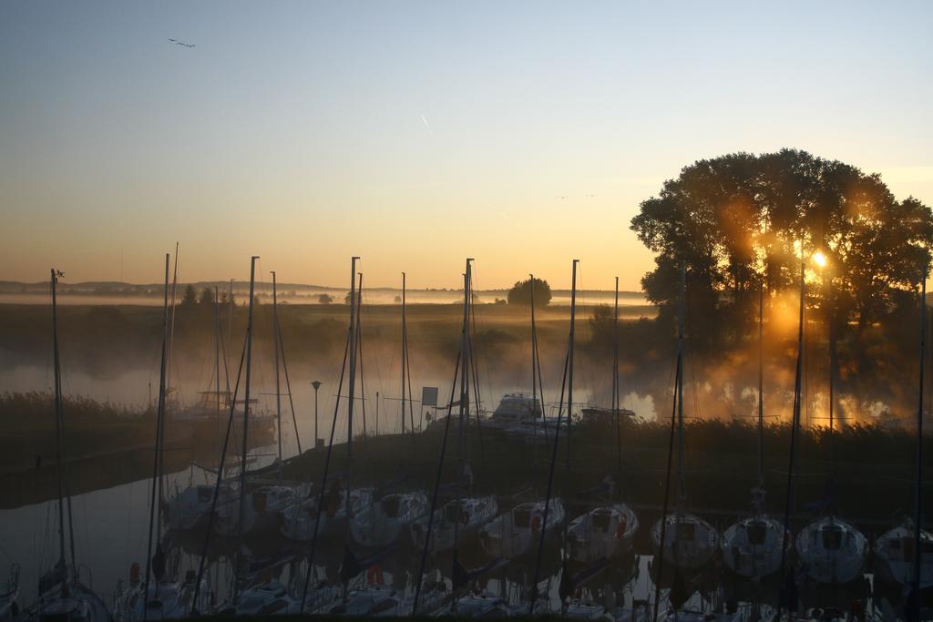Hotel Marina Gorklo - Zurawi Kat Esterno foto